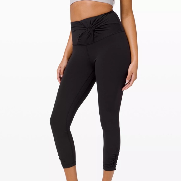lululemon athletica Pants - LULULEMON ALIGN™ HIGH-RISE CROP 23" *TWIST WAIST
Color black
Size 4